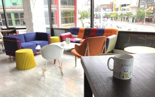 Single Inn Kaohsiung Station Hostel