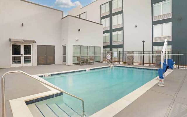 Best Western Plus Mobile Inn & Suites