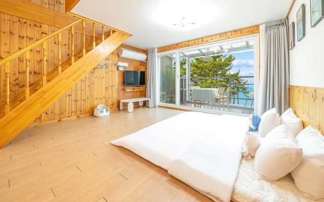 Yeosu Hi Mom Kids Family Pension Black