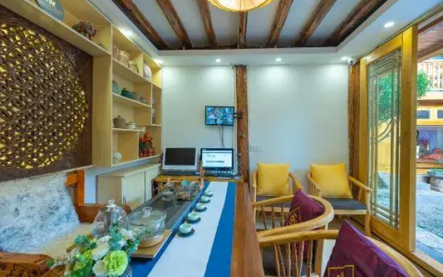 Yuhuai Renjia Inn