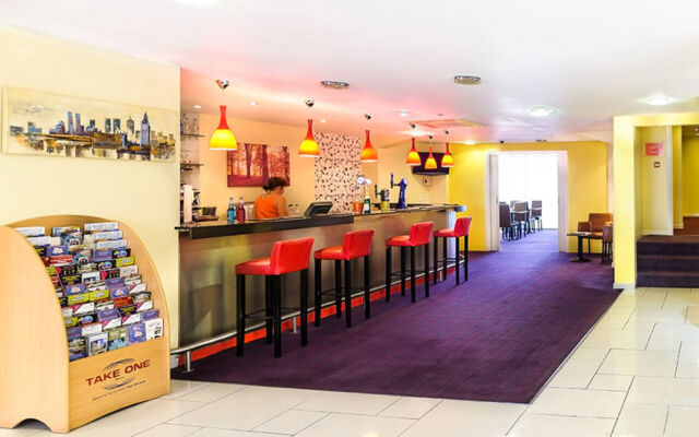Luton Hotel