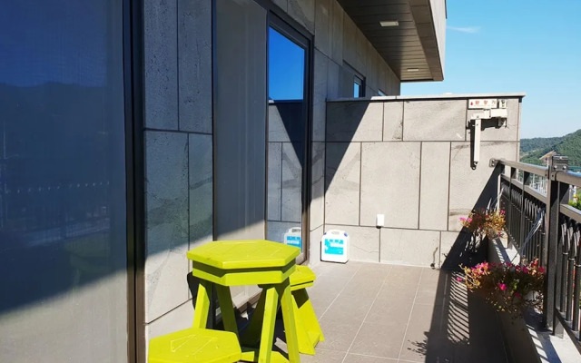 Pyramid Red Clay Pension