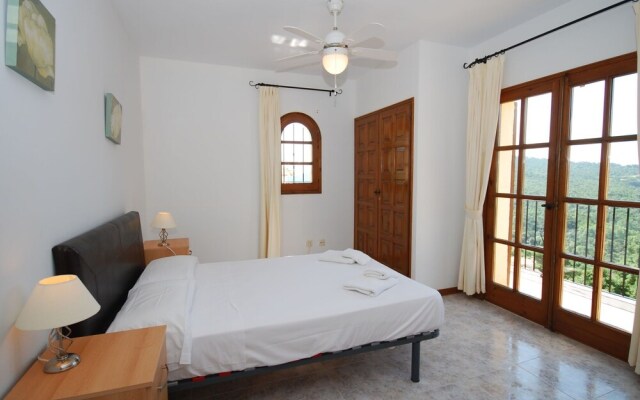 Deluxe Villa in Calonge With Private Pool