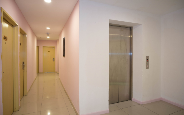 8 Hotel by OYO Rooms