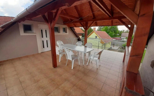8 féröhelyes apartman