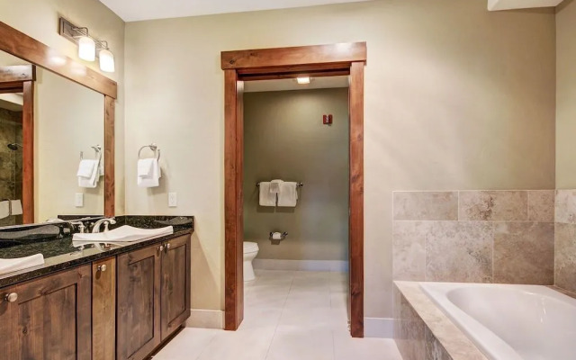 One Ski Hill Place S8211