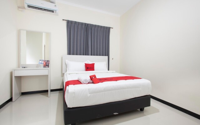 RedDoorz @ Genteng Surabaya