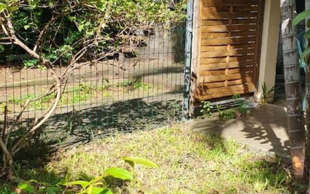 Studio in Saint-pierre, With Enclosed Garden and Wifi