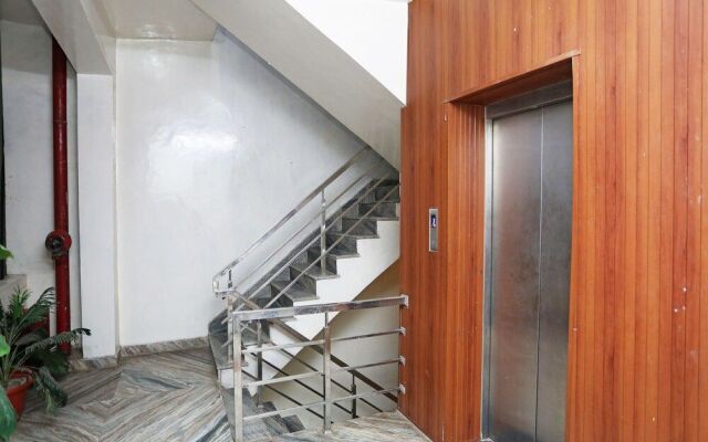 OYO 23297 Hotel Vanaya Palace