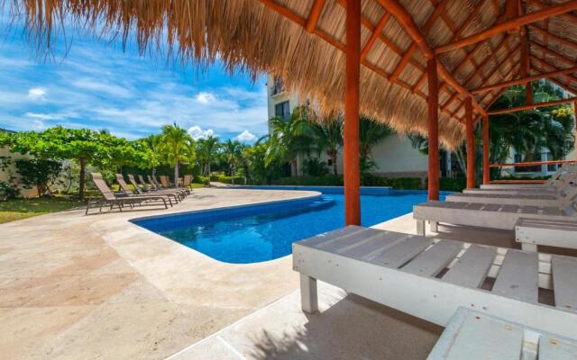 2BD Ocean-view Condo in Flamingo With Pool