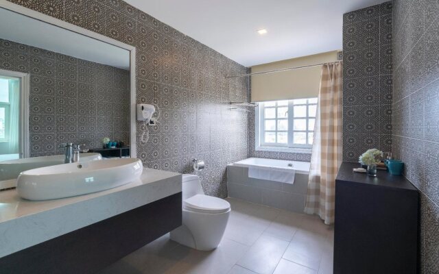 Flora Beach Hotel & Spa