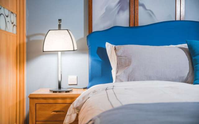 Locals Boutique Apartment Qianshan No.8