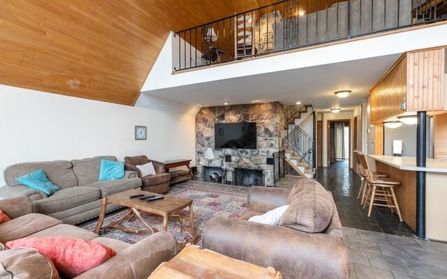 SmokyStays Private Pool Chalet