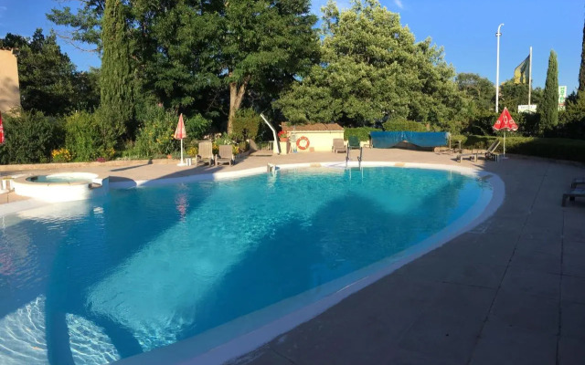 Logis Hotel Les Chênes