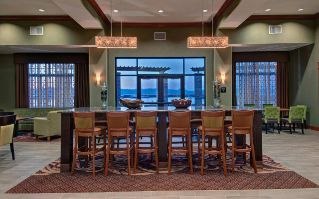 Hampton Inn and Suites Astoria