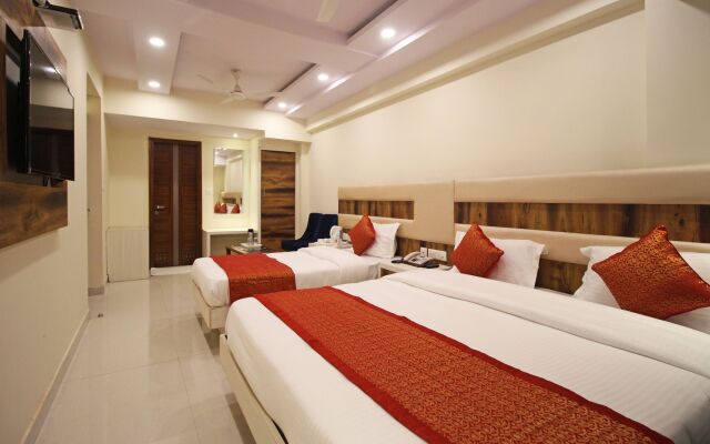 OYO 8248 Hotel Shanti Plaza