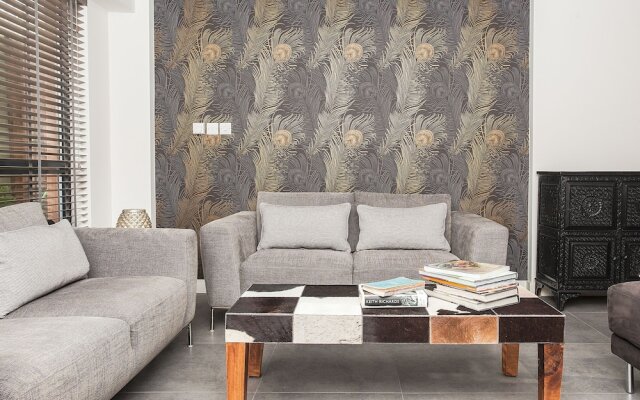 Beautiful Duplex Flat, sleeps 6, close to tube