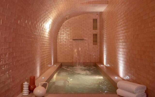 Le Petit Oberkampf Hotel & Spa