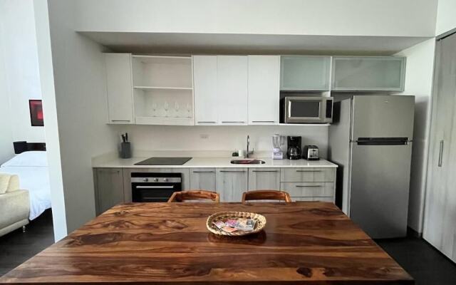 BEE Suites Santa Ana