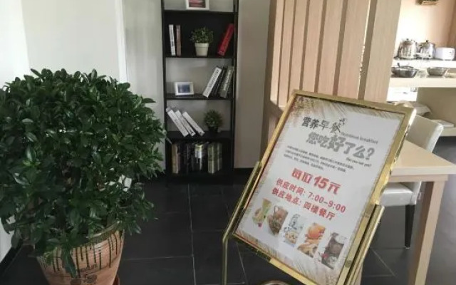 Aoliyang Business Hotel (Zhuanghe Jinma Plaza)