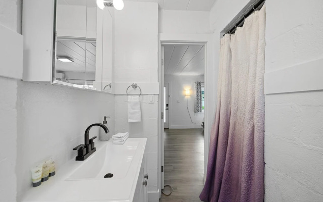 Chic City Retreat 93H