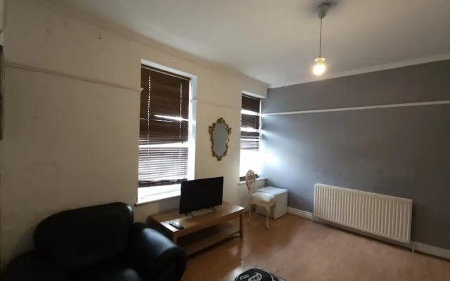 London Edgware Station Apartment