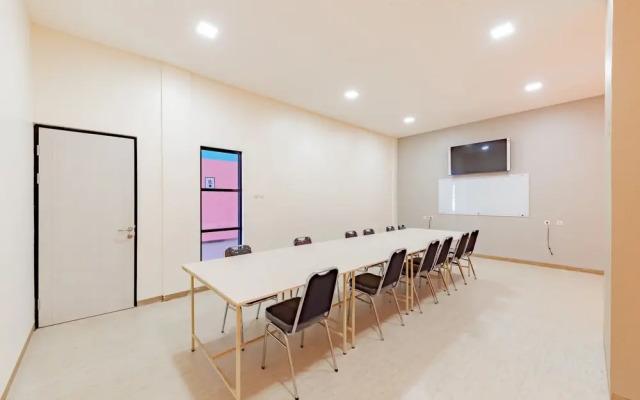 Sans Hotel Berau Square