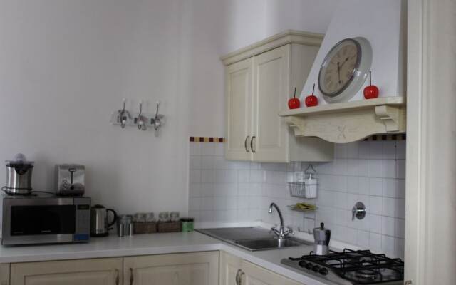 Art Apartment SMN Station