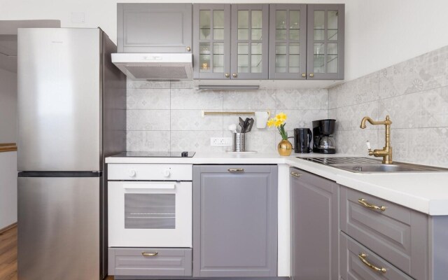 Awesome Home in Bregi With Jacuzzi, Wifi and 4 Bedrooms