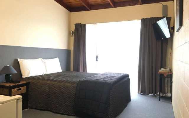 Thornton Lodge Motel