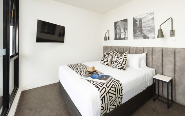 R Hotel Geelong