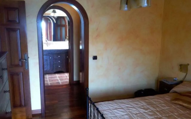 House With 5 Bedrooms in Granadilla, With Wonderful Mountain View, Pri