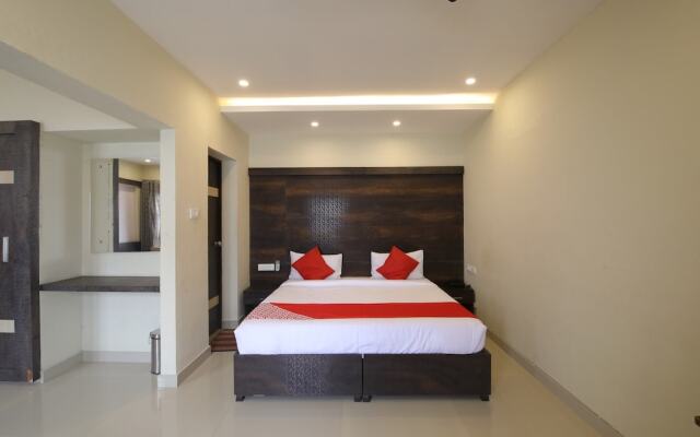 OYO 28093 Royal Sand