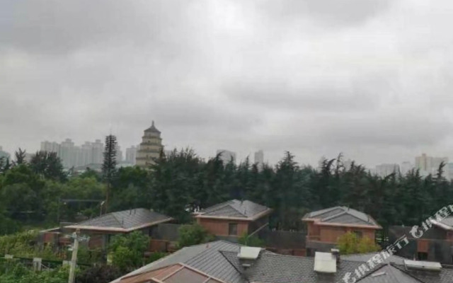 Rezen Retreat Hotel (Big Wild Goose Pagoda Datang Evernight City Store)