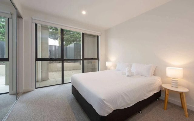 Luxe 3 Bedroom Apartment With Parking