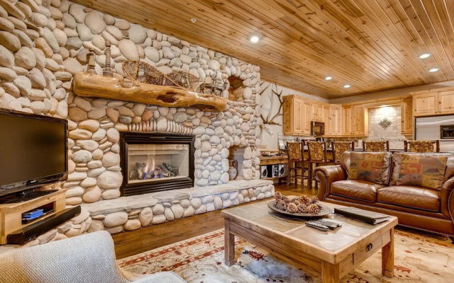 Timber Wolf Lodge by Park City Lodging