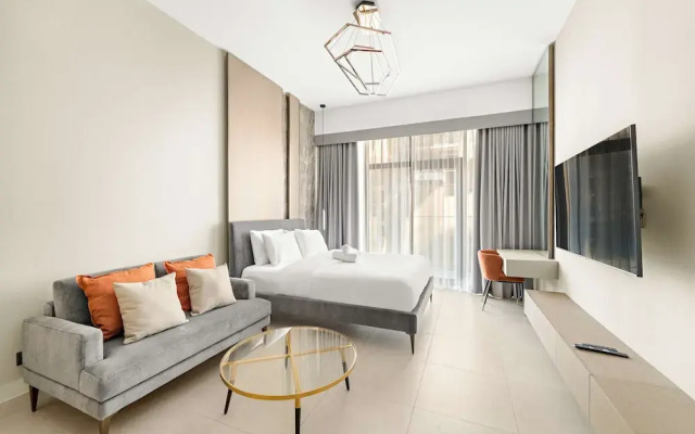 High-end Studio With Rooftop Pool and gym