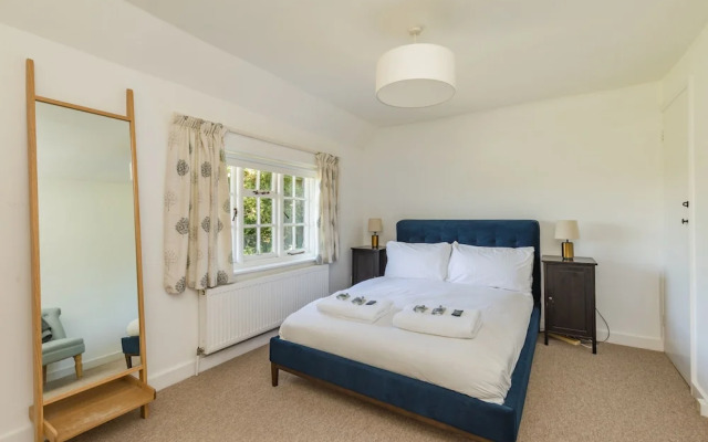 Danny Lodge | By Huluki Sussex Stays