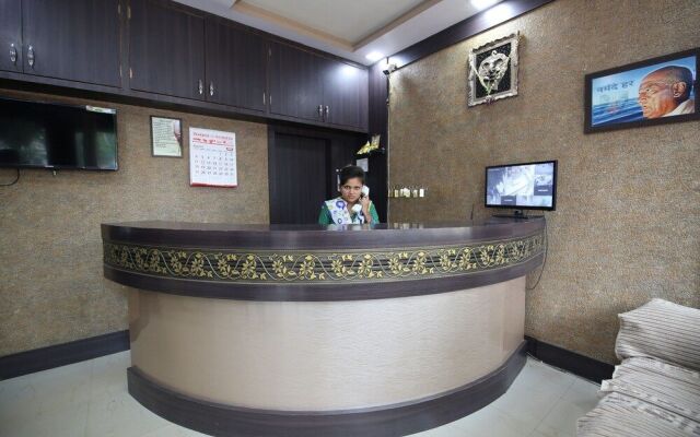 OYO 48533 Hotel Aarna Palace