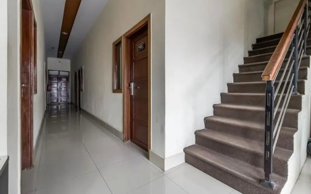 OYO Flagship 91245 Rika Hotel Makassar