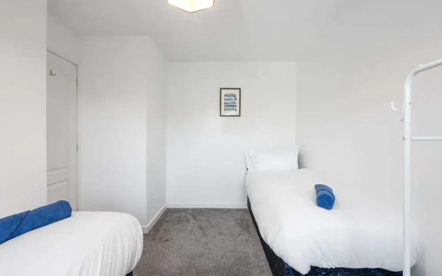 Homely 3 bed House Near Birmingham City Centre