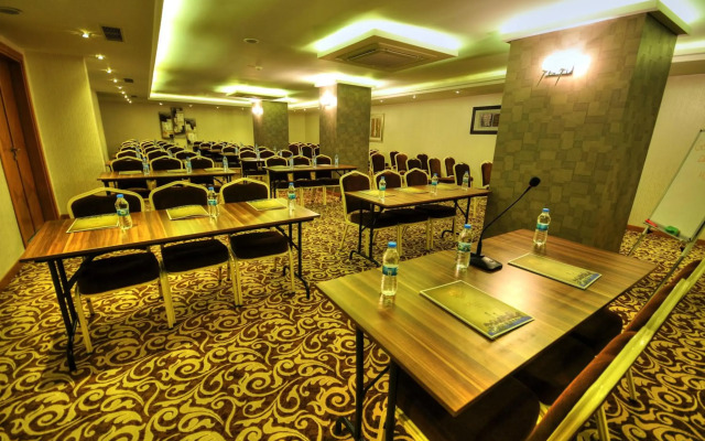 Golden Deluxe Hotel