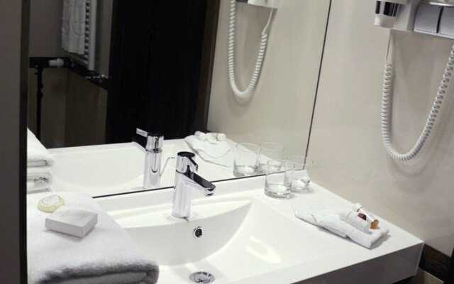Haston City Hotel