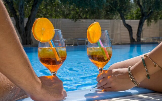 Ferienwohnung "ulivo" mit Pool und Privatstrand -1