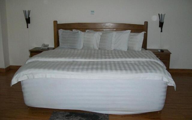 Ampomaah Hotel