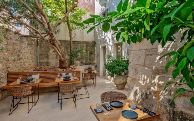 Heritage Hotel 19