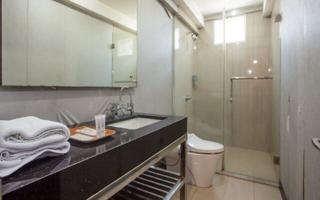 RedDoorz Plus @ HR Muhammad