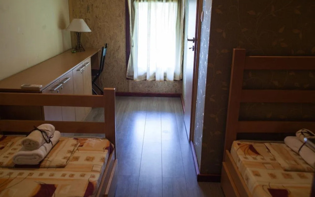 San Art Floating Hostel