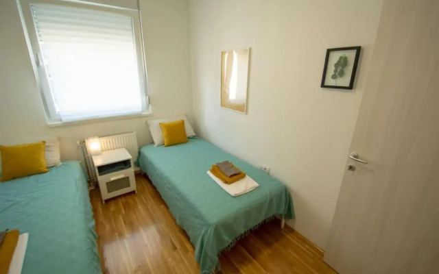 White Fields-Central 2-bdrm apartment with parking