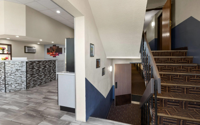 Super 8 by Wyndham Winona MN